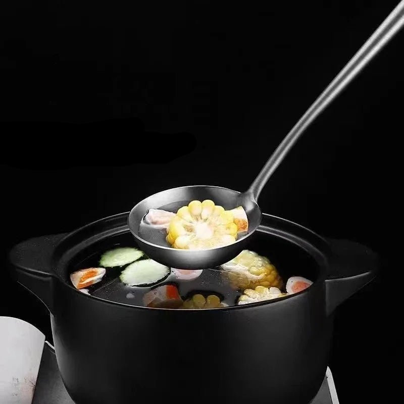 cuillère à soupe inox 18/10 dans casserole