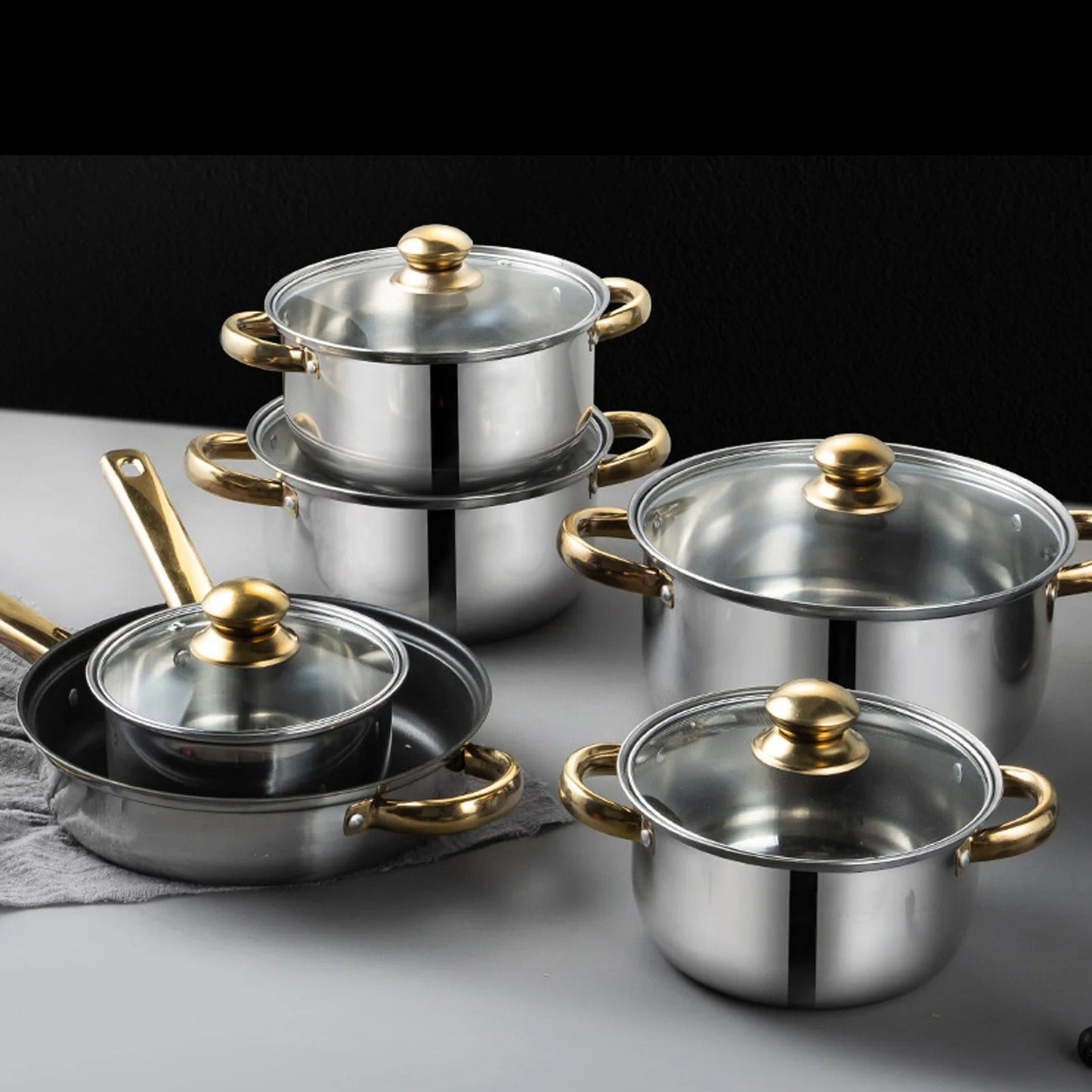 ensemble de casseroles