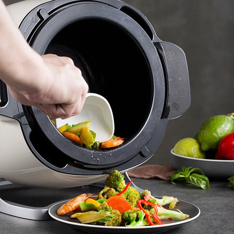 main qui vide la machine de cuisson automatique