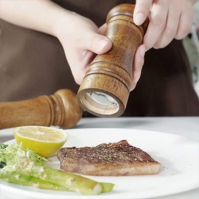 moulin- sel- poivre- bois- à- tige- inox : entrain- de - poivré- une- ôte-de- porc