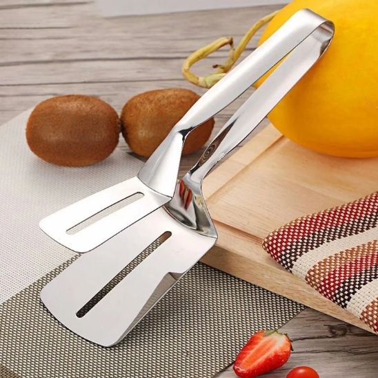 pince à steak sur tapis