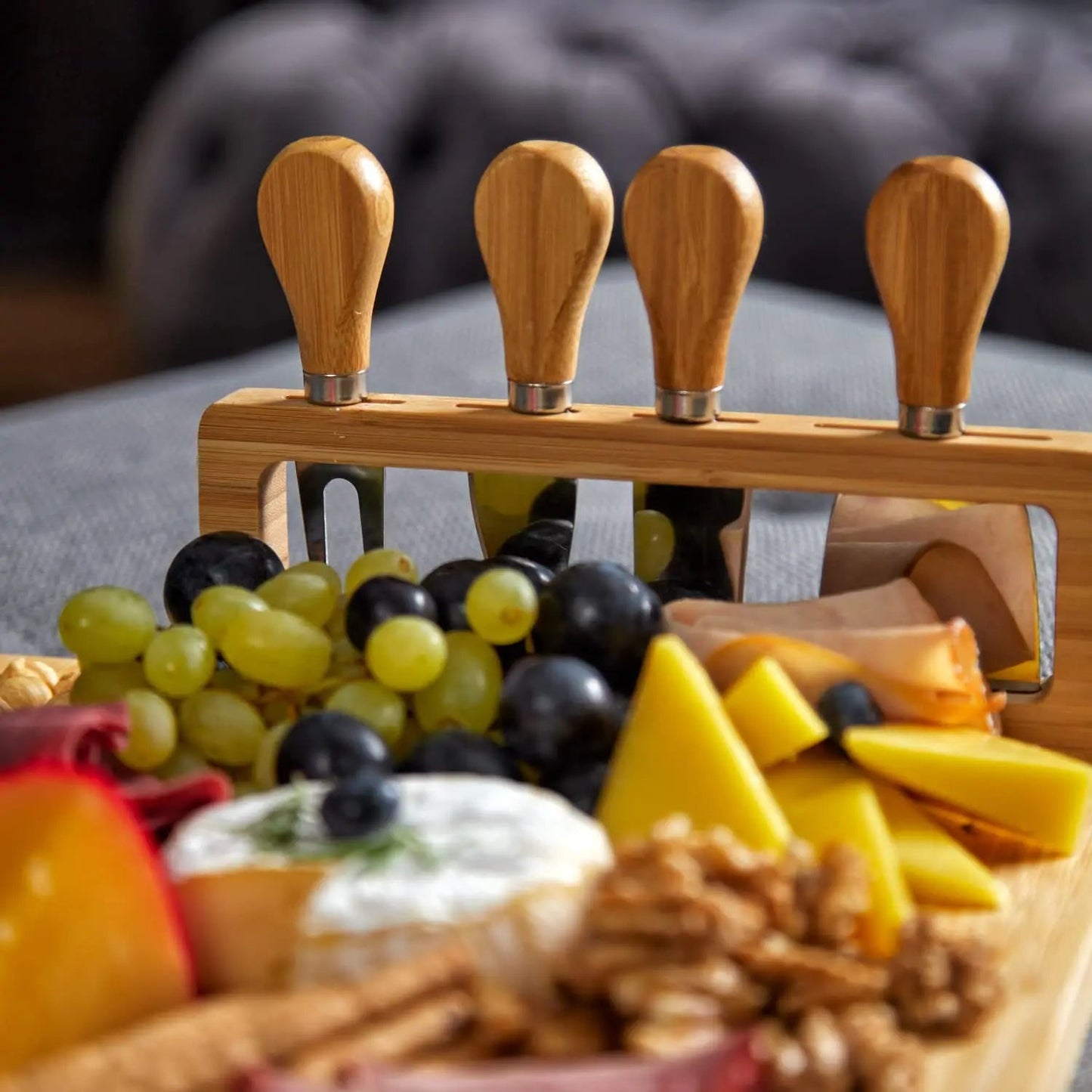 plateau- charcuterie- apéro- en- bois- naturel- avec- compartiments : l'en-tête