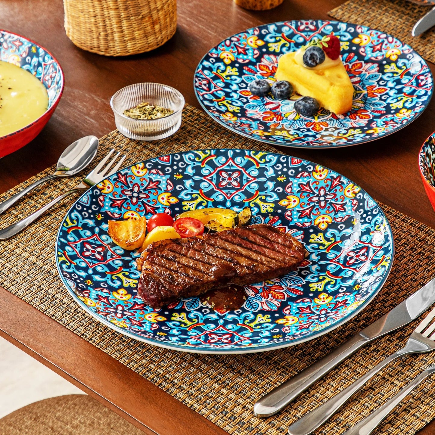 service- de- table- bohème- VANCASSO : viande- dans- une-assiette- VANCASSO