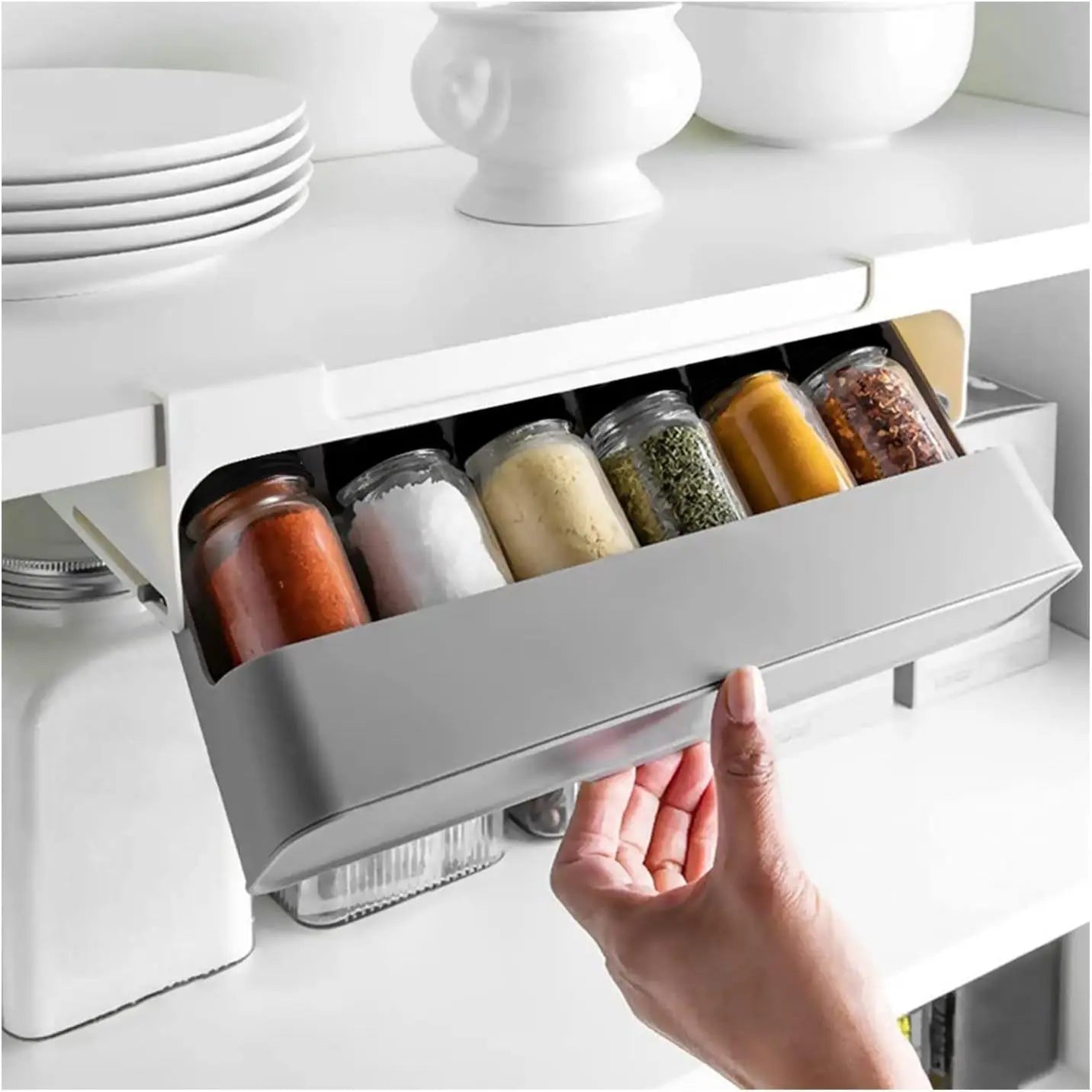 support- à- épices- escamotable- pour- meuble- haut- de- cuisine : après- installation- résultat- final