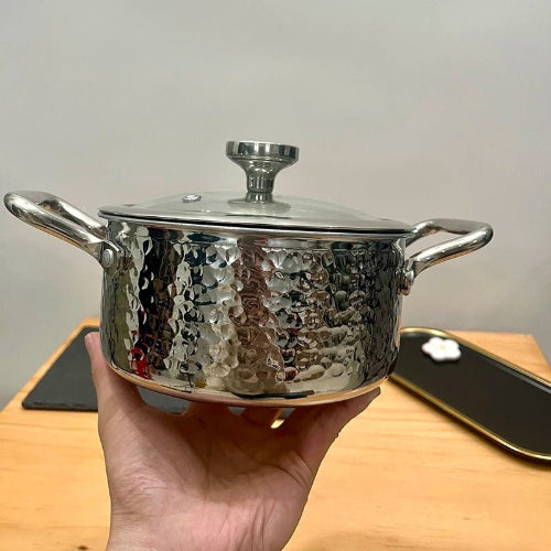 Batterie - de - cuisine - inox - texture -diamant - en - main
