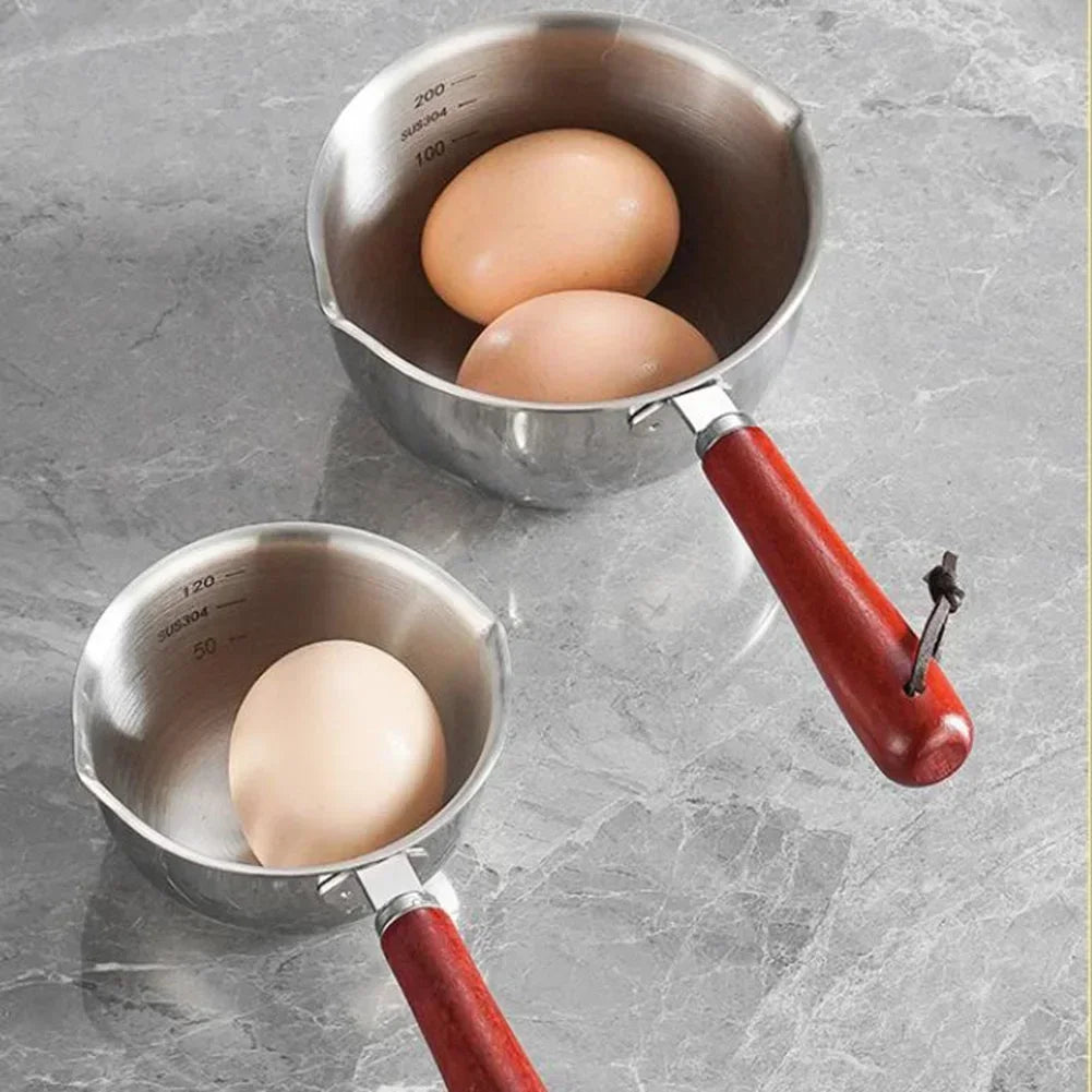 CASSEROLE- À- HUILE- CHAUDE- POUR- ARROSAGE  : avec- oeuf-à-l'intérieur