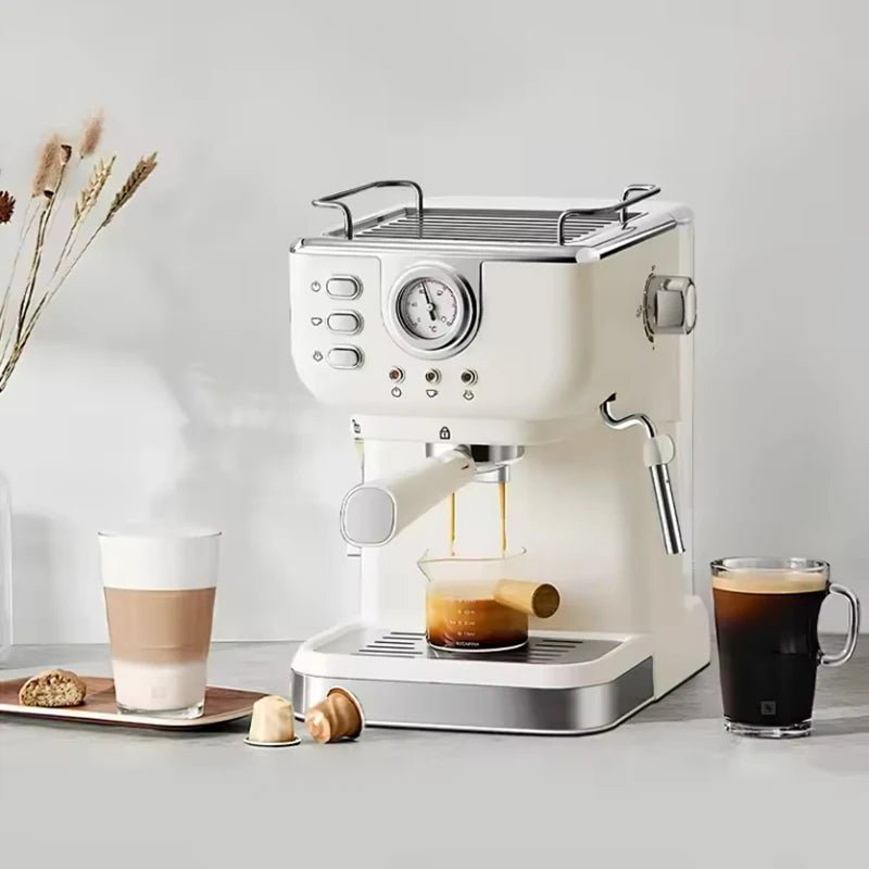 Machine - à - café - expresso - avec -mousseur - 20 - bars - beige - faisant - un - expresso