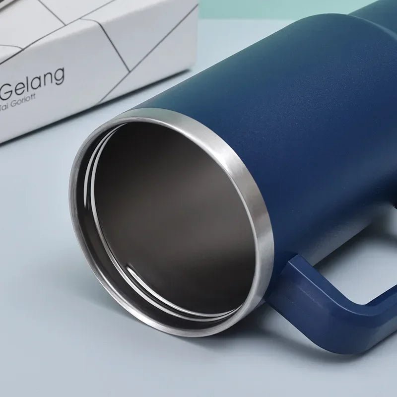 Mug - isotherme - en - acier -inoxydable - avec - paille - ouvert 