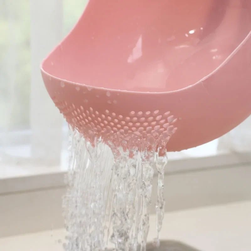 Passoire multifonctions avec bol de lavage : trous égouttant l'eau