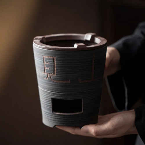 Réchaud - à - charbon - en - poterie - en - main