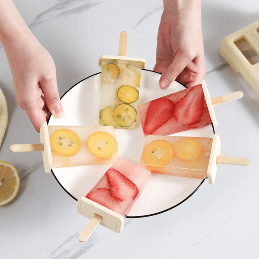 assiette avec des glaces à l'eau