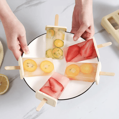assiette avec des glaces à l'eau
