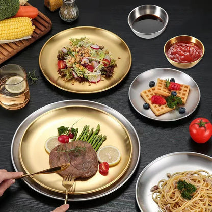 assiettes mis à tables avec différents nourriture