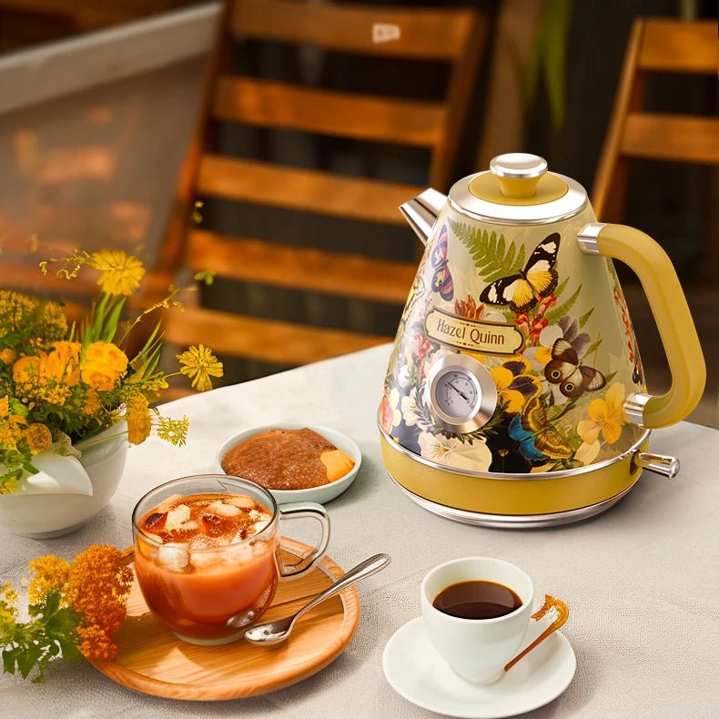 Bouilloire Électrique Vintage - Rétro 1,7L | Art Brésilien Unique Peint à la Main | Acier Inoxydable 18/10 (Sans BPA) | 220V, Rétro Design - Prati - Kitchen