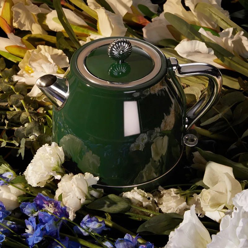 bouilloire beige vintage : couleur- vert- dans- fleur