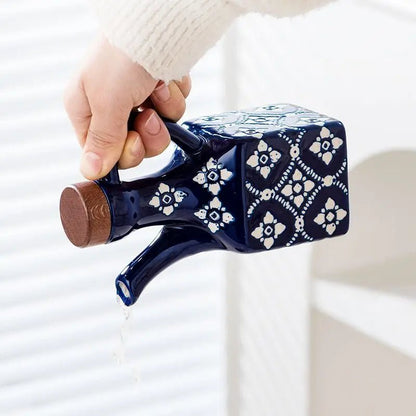BOUTEILLE D'HUILE EN CÉRAMIQUE STYLE FARMHOUSE (Bleu Fleuri) | Verseur Anti - Goutte et Déco Cuisine - Prati - Kitchen