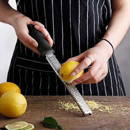 citron râper facilement avec la râpe à fromage