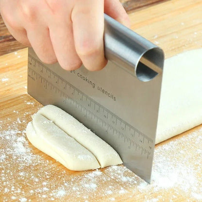 Coupe pâte acier inoxydable gradué - Prati-Kitchen