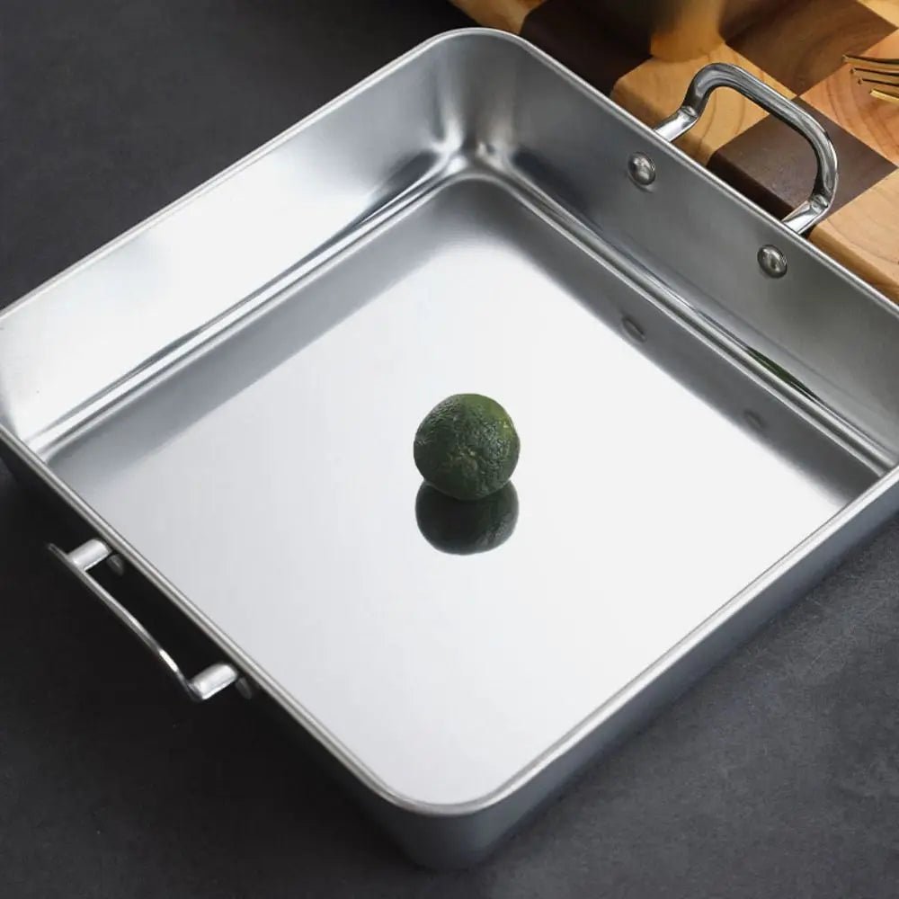 grand plat à four inox argent avec un citron