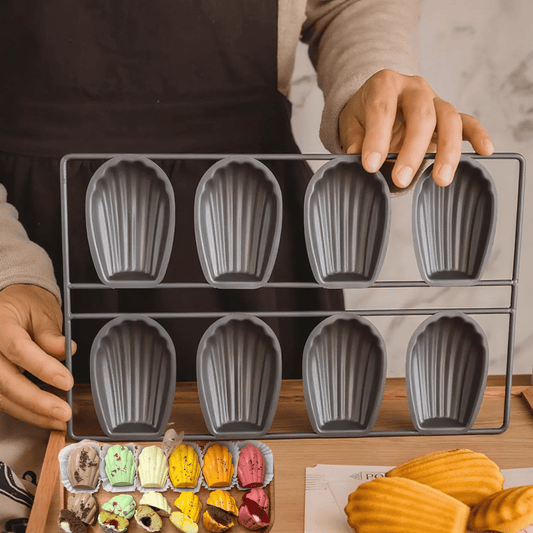 Moule à Madeleines à 8 Cavités en Métal (Fer) | Plaque à Pâtisserie Antiadhésive Résistante à la Chaleur - Prati - Kitchen
