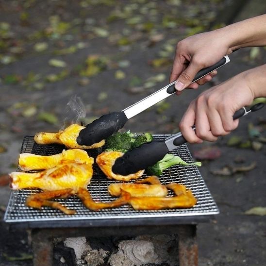 pince à barbecue tournant cuisse de poulet