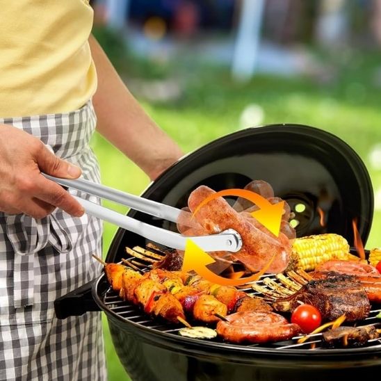 pince dans feu barbecue