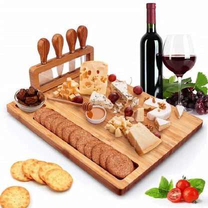 plateau- charcuterie- apéro- en- bois- naturel- avec- compartiments : avec-bouteille-de-vin