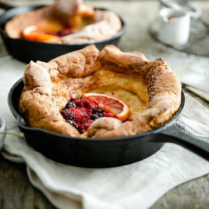 poêle- en- fonte- ronde- : avec-une-pizza