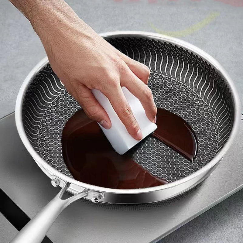 poêle- inox- antiadhésive - Diamètres 28cm- et- 30cm : son- nettoyage