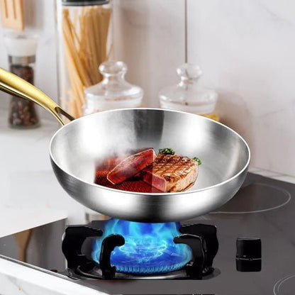 poêles- en- inox- 316- cuisson- saine- poignée- dorée- compatible- induction : avec- un- morceau- de- steak- de- boeuf