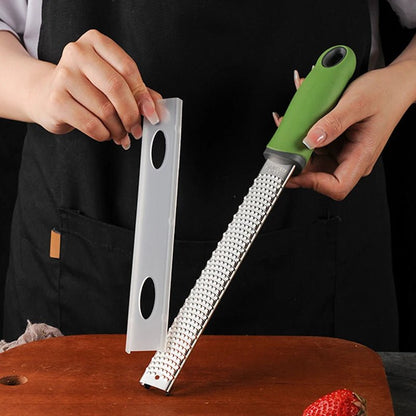 râpe à fromage  avec son couvercle de protection