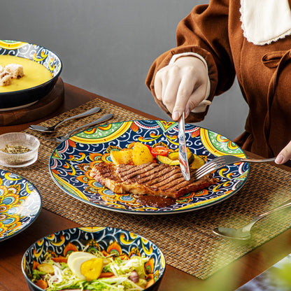 service- de- table- bohème- VANCASSO : une- personne- qui- mange- dans- une- assiette- VANCASSO