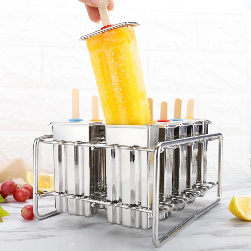 une glace au citron sortant de la moule