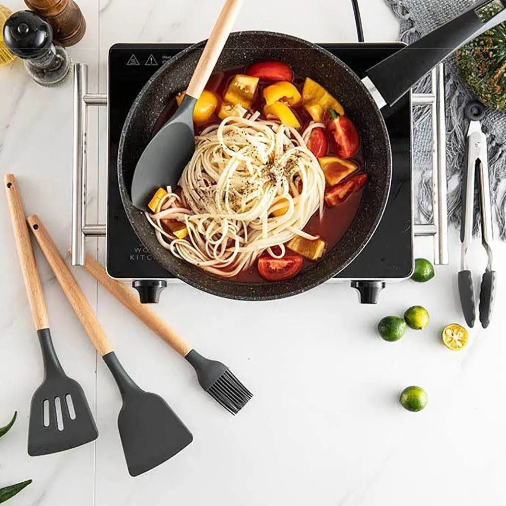 ustensile dans poêle à spaghettis