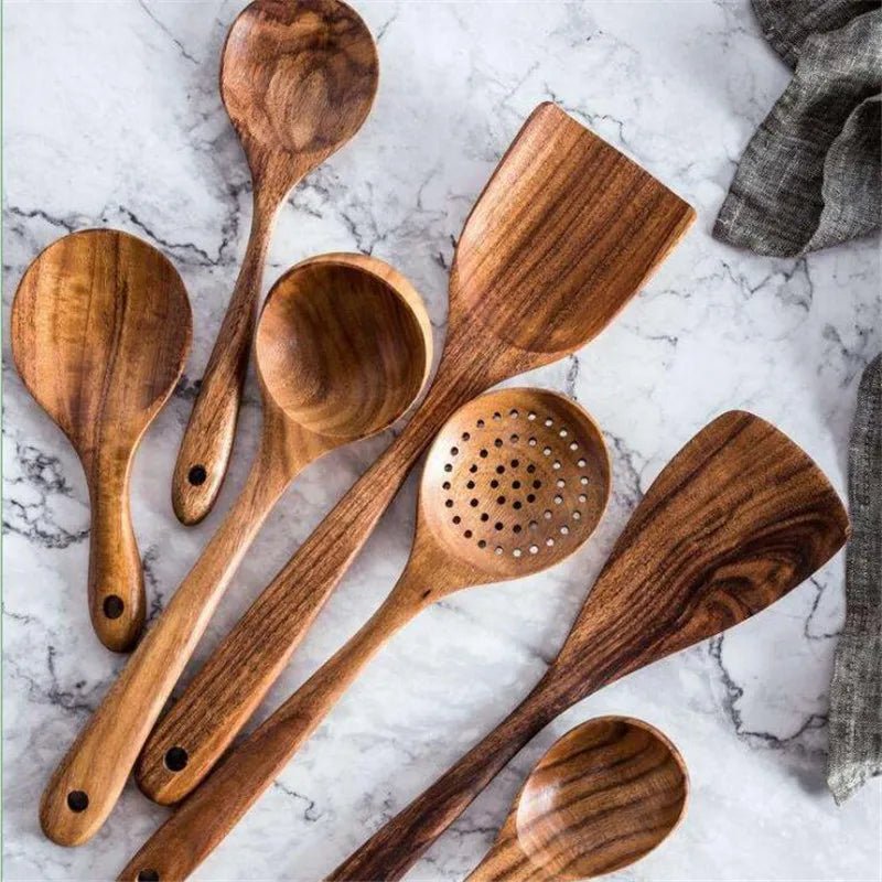 ustensiles- de- cuisine- en- bois d'olivier - spatule-louche : exposer- sur-  plan- de- travaille